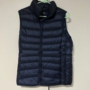 Uniqlo ultralight down vest in Navy SIZE large